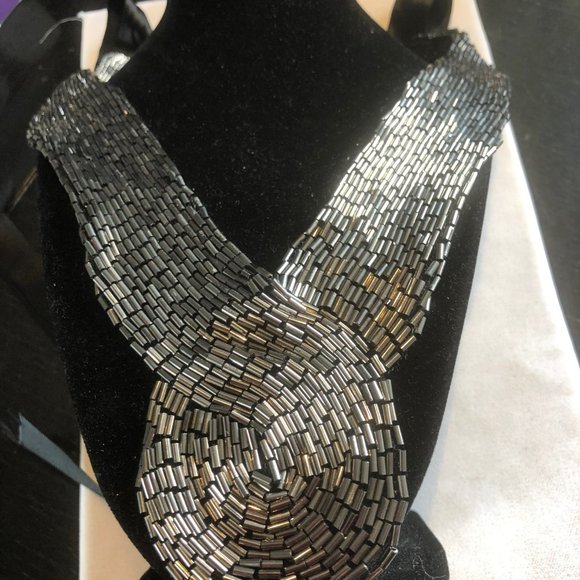 Gorgeous hand-beaded necklace - Picture 4 of 4